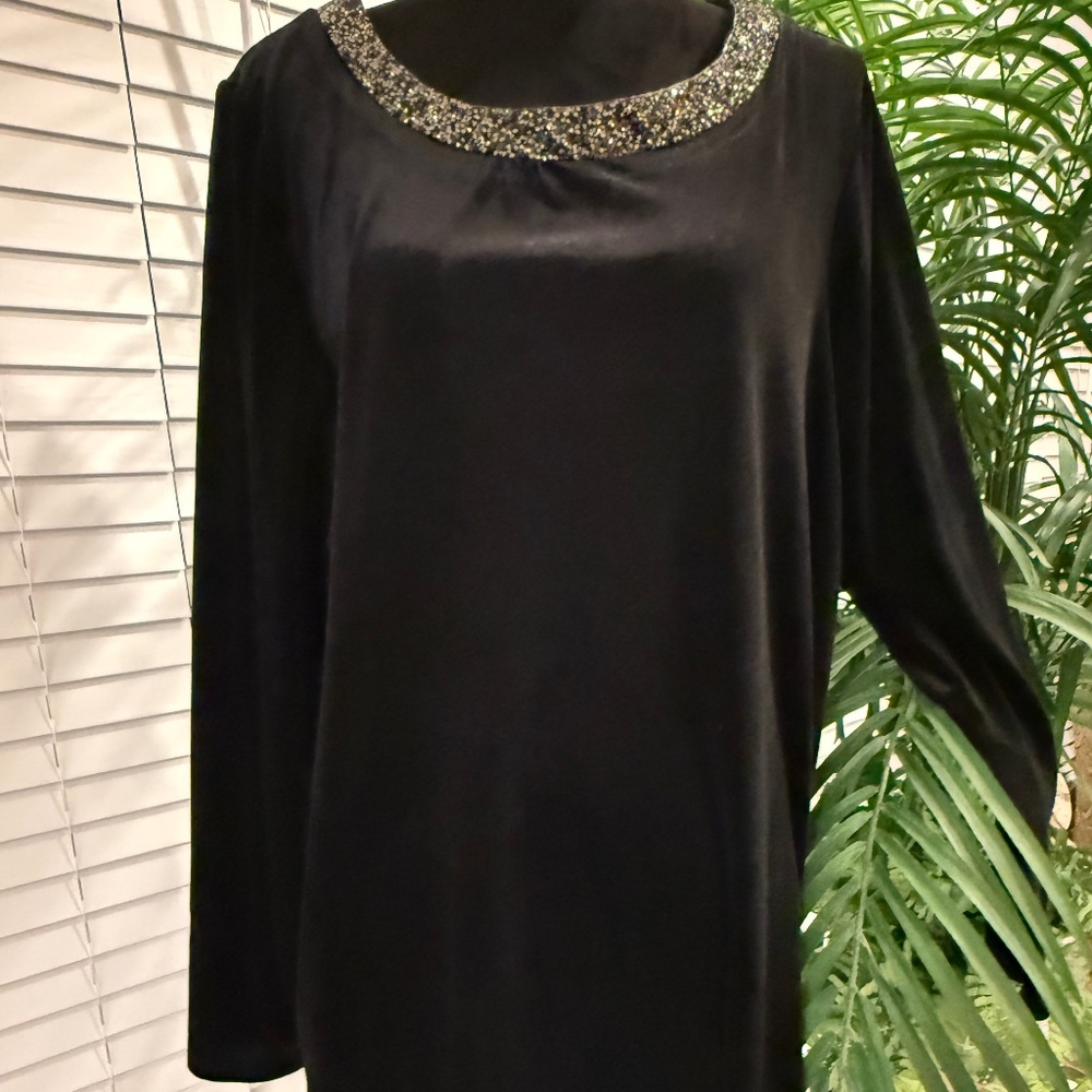 2026 PRICE REDUCTION:  VELVET EMBELLISHED TUNIC 1XL EXCELLENT CONDITION